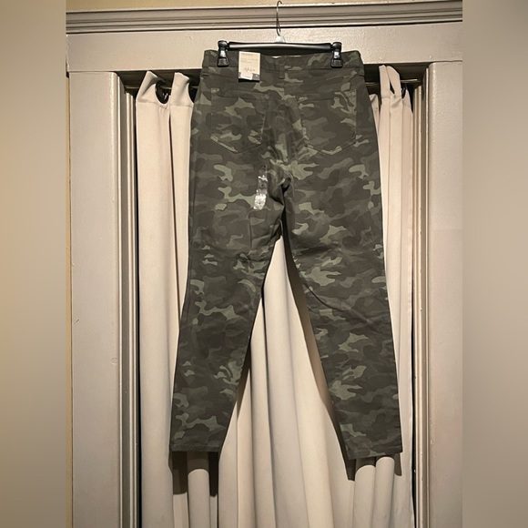 Style & Co Camouflage Skinny/Curvy Leg Jeans size 8 NWT - Picture 5 of 13